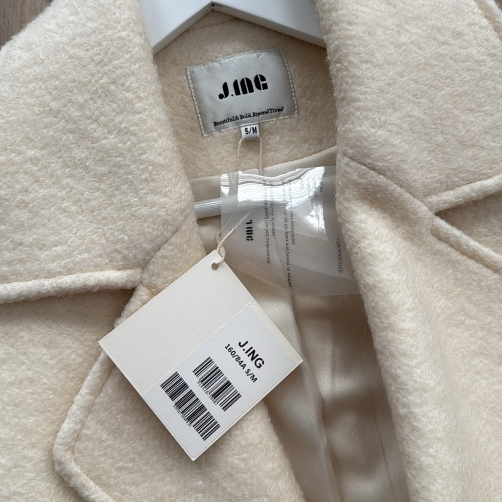 White/Cream coat - Picture 5 of 5